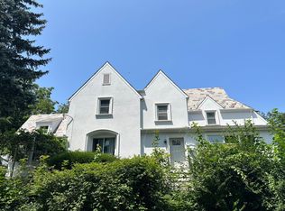 8 Preston Rd, Great Neck, NY 11023