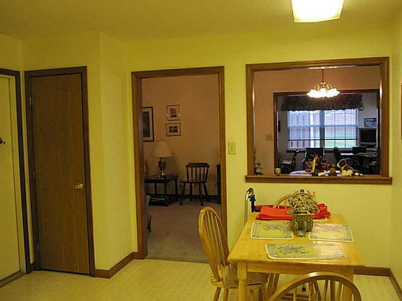 4th image of 1176 E Apple Lake Dr