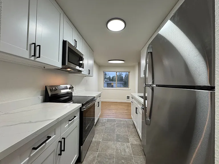 Avia Apartments | Renovated Homes in Seattle's Greenwood Neighborhood | 1 MONTH FREE!! — Photo 23