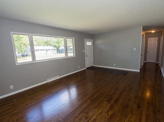 2nd image of 925 Delano Ave