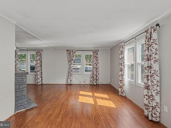 5th image of 11 Hazelwood Dr