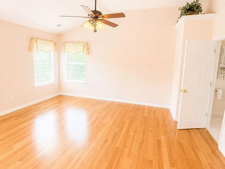 1525 Clarendon Way — Photo 14