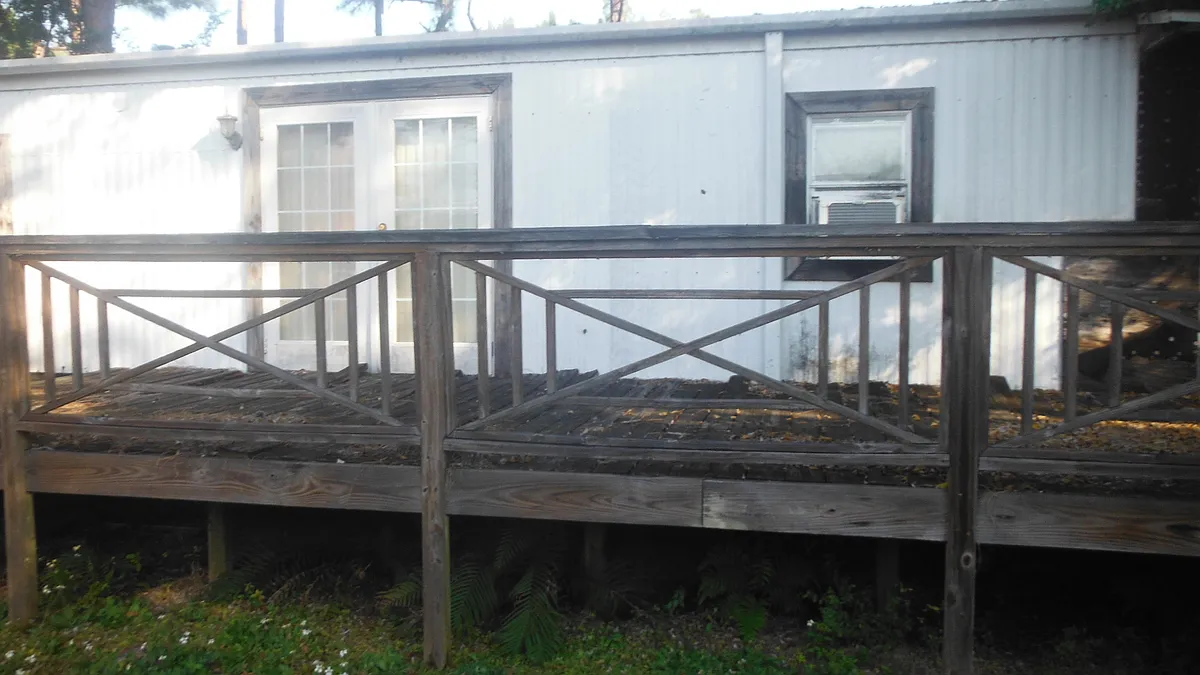 Building Photo - 15489 Mapletree Dr