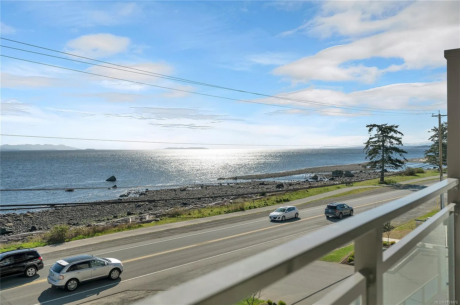 536 Island Hwy S #304 photo 1