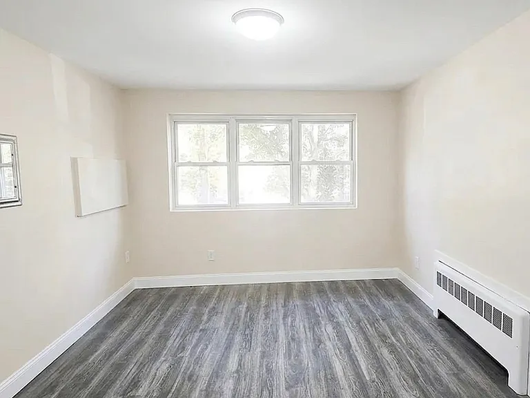 552 38th St #2 — Photo 6