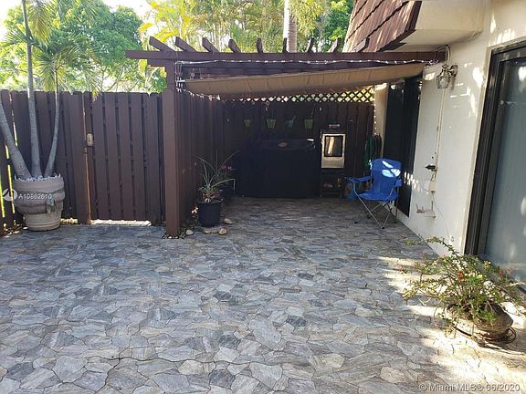 5th image of 831 SW 118th Ter