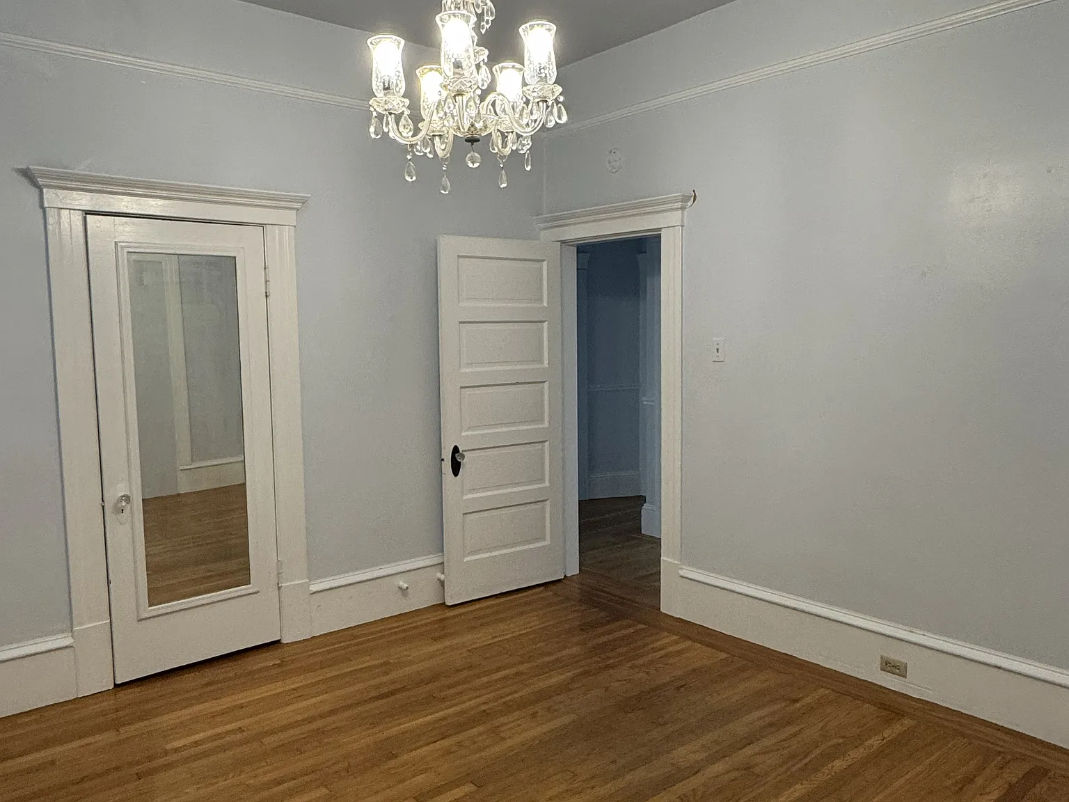 2 bed, 1.5 bath, 1100 sqft, $4,500 — Photo 3