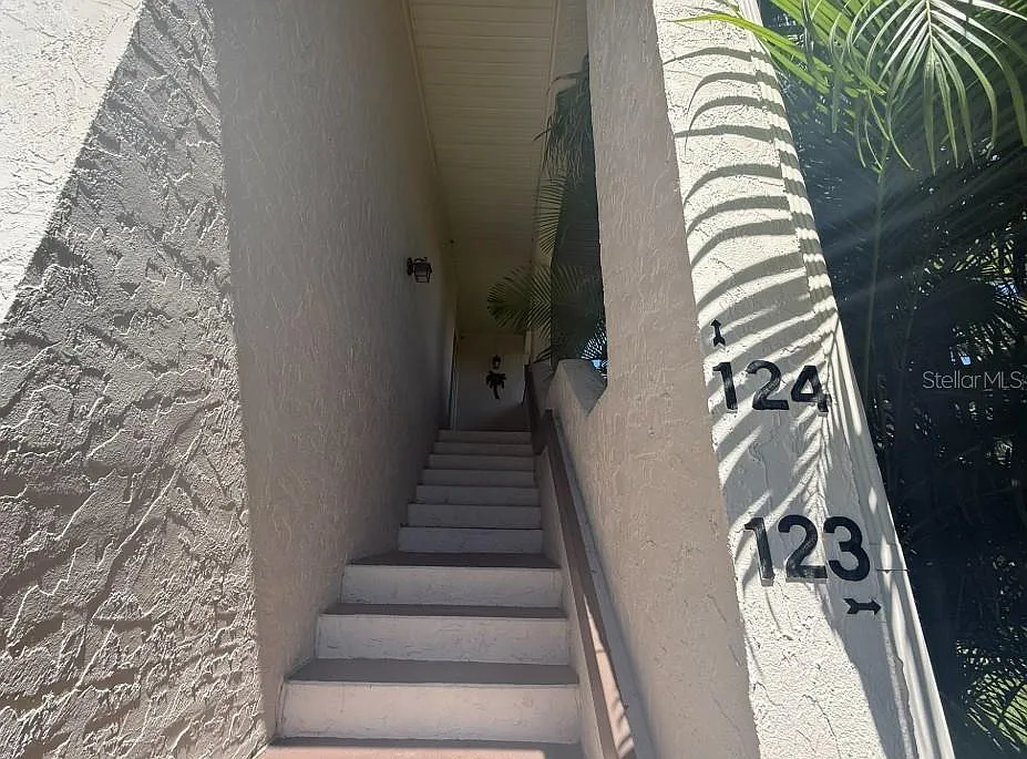 3 bed, 2.0 bath, 1595 sqft, $4,950 — Photo 2