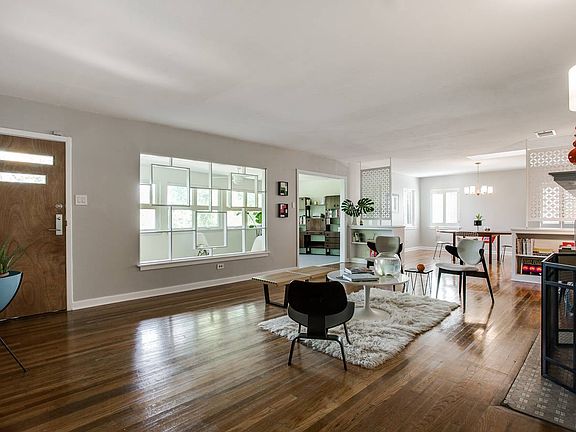 4th image of 215 Wyanoke Dr