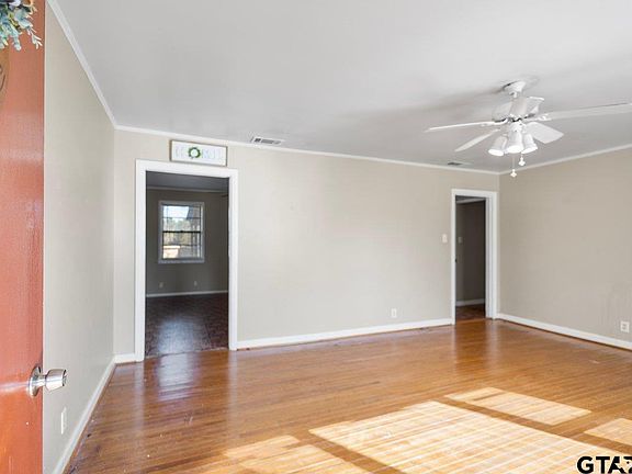 4th image of 201 Woodbine Dr