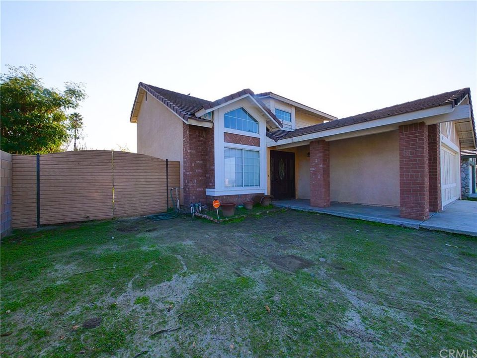 1st image of 696 E Artesia St