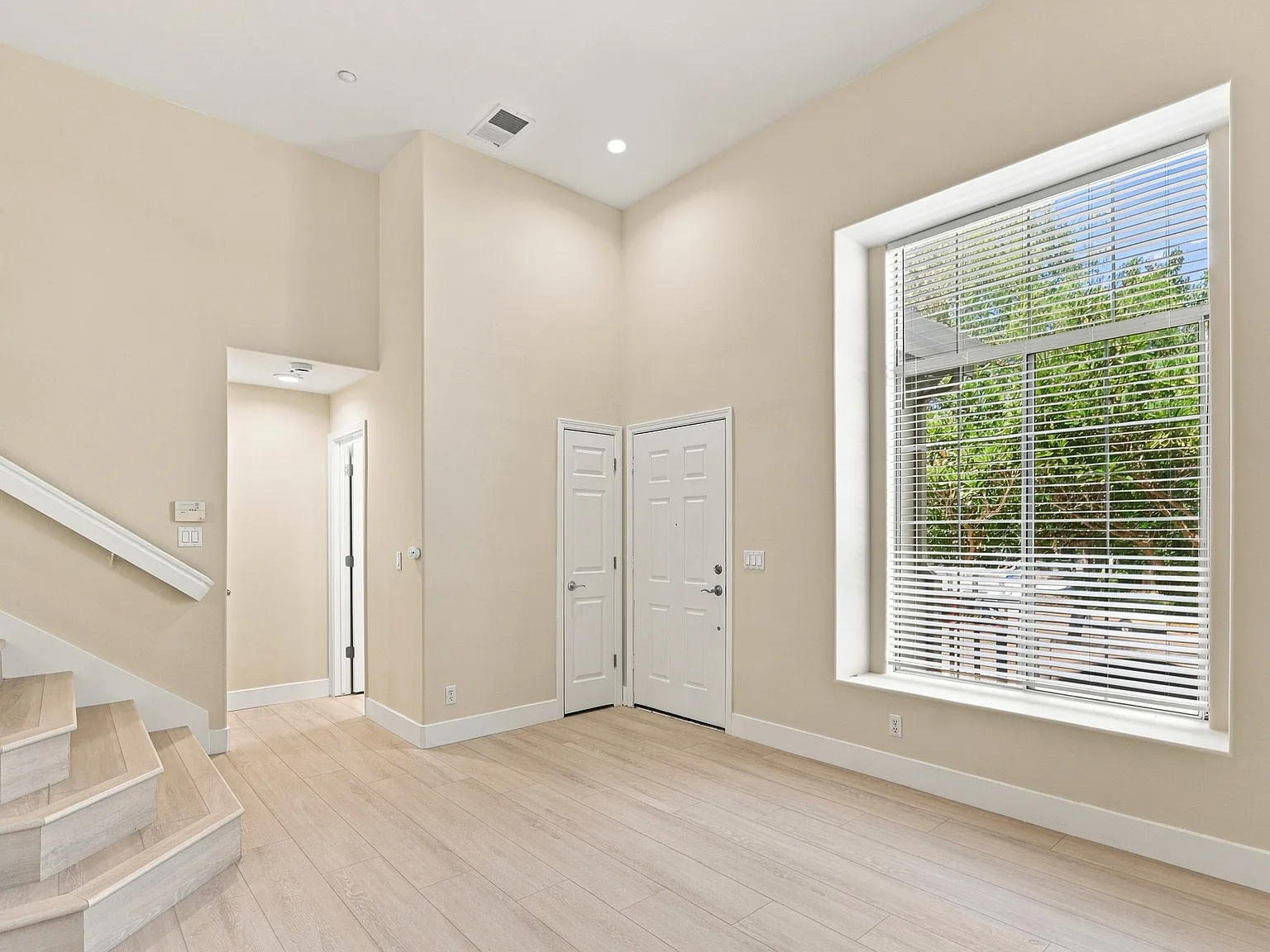 3 bed, 2.5 bath, 1400 sqft, $4,695 — Photo 4