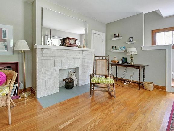 2nd image of 905 Sheridan Ave
