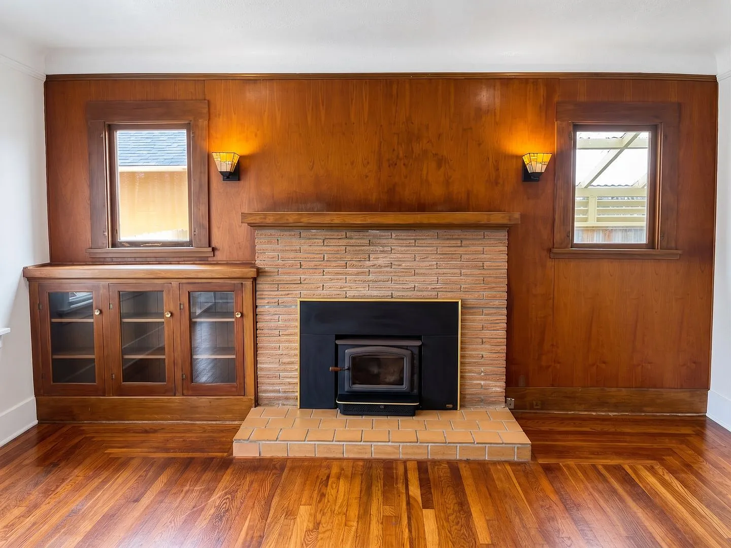 Charming Pet-Friendly Henderson Center 3/1 Home! — Photo 4