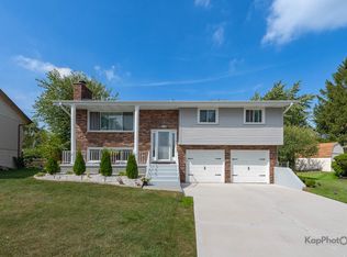 818 Brentwood Ct, Schaumburg, IL 60193