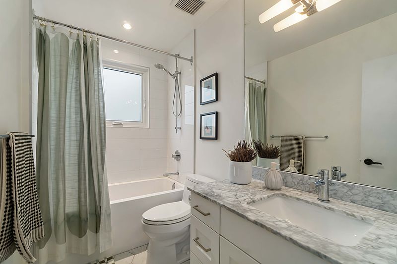 North Vancouver Apartment for rent - 3 Bedrooms — photo 13