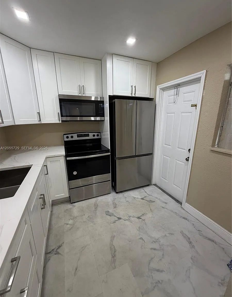 First Miramar Condo — Photo 4