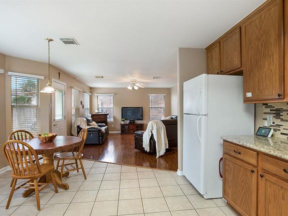 3rd image of 3811 Golden Willow Ct