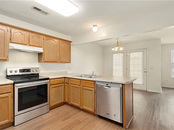 5th image of 1477 Gregg St