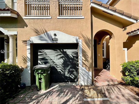 3rd image of 2495 SE 14th St Unit 2495