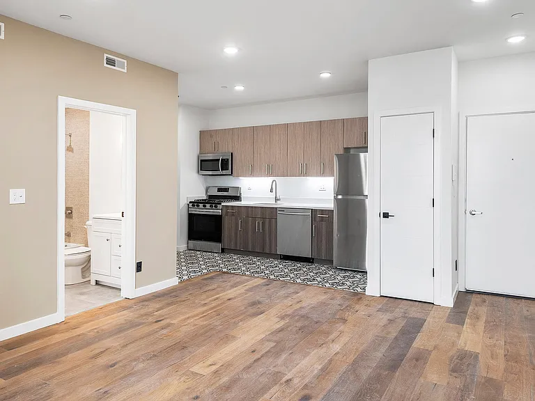 438 Memphis St #21 — Photo 3