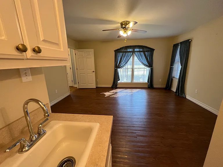 1825 Glenway Dr — Photo 6
