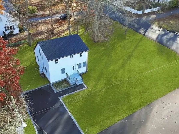 33 Broadway Street, Shirley, NY 11967