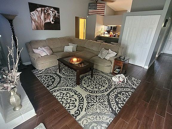 3rd image of 2325 S Landsdowne