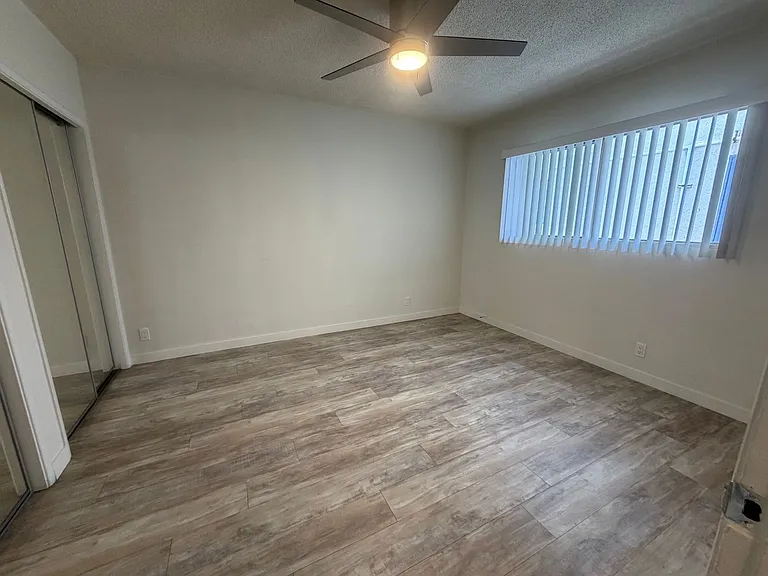 4714 Slauson Ave — Photo 18