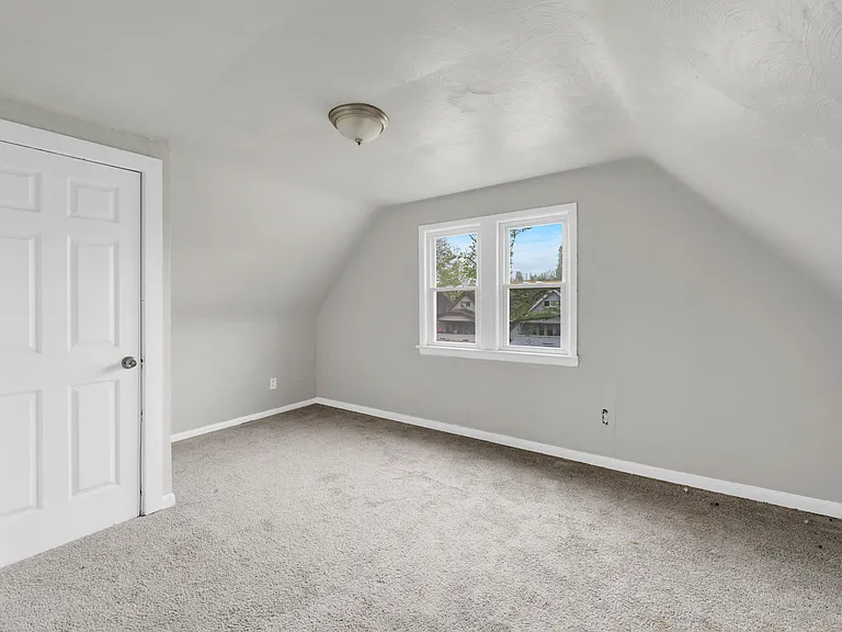 3645 E 146th St #3 — Photo 9