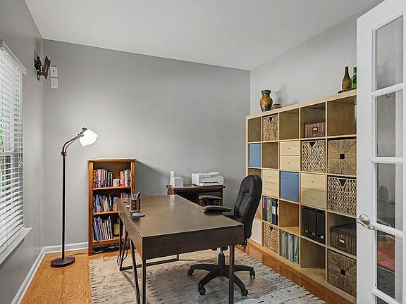 4th image of 204 Christopher Ln