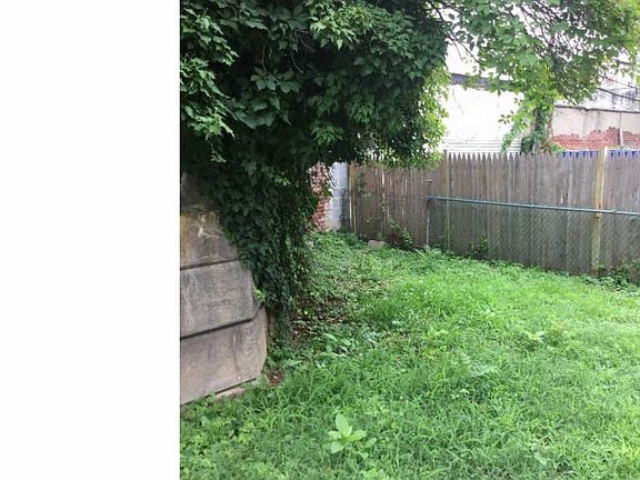 3rd image of 5339 N Mascher St