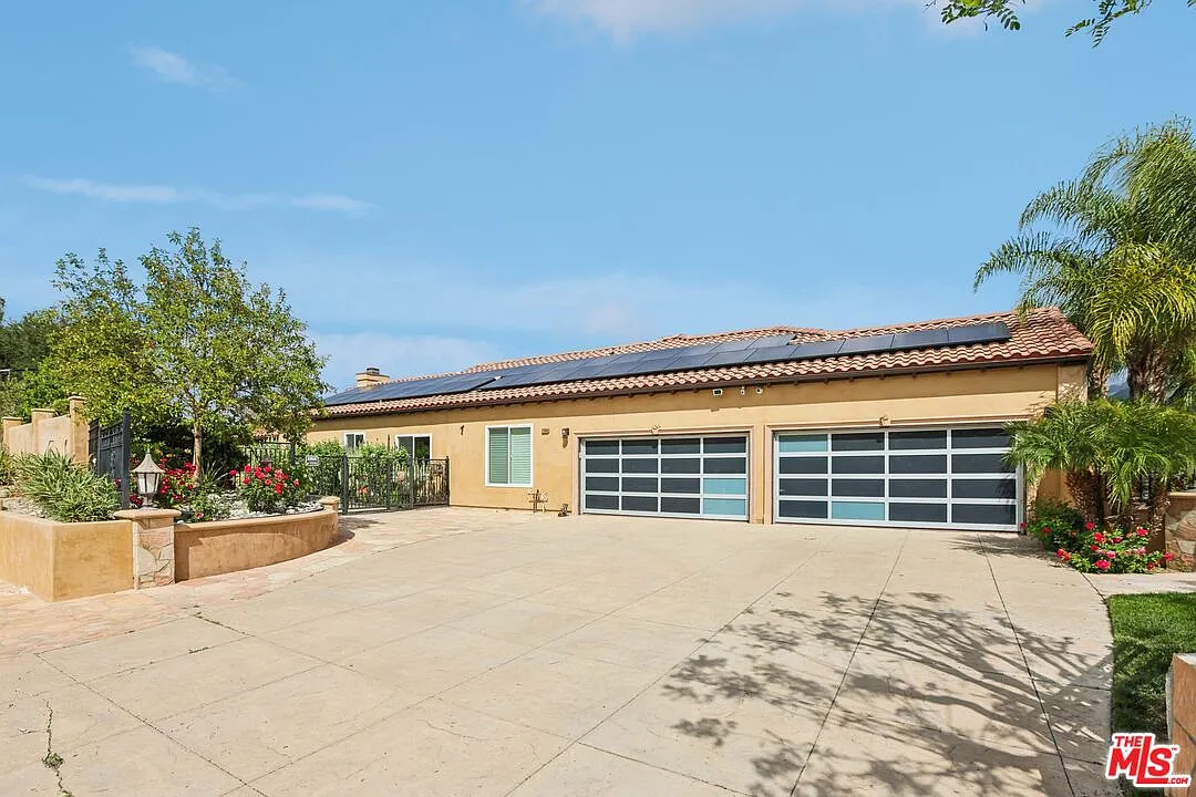 Building Photo - 27048 Triumph Ave