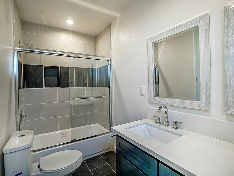 1116 1118 1/2 West 39th Pl — Photo 13