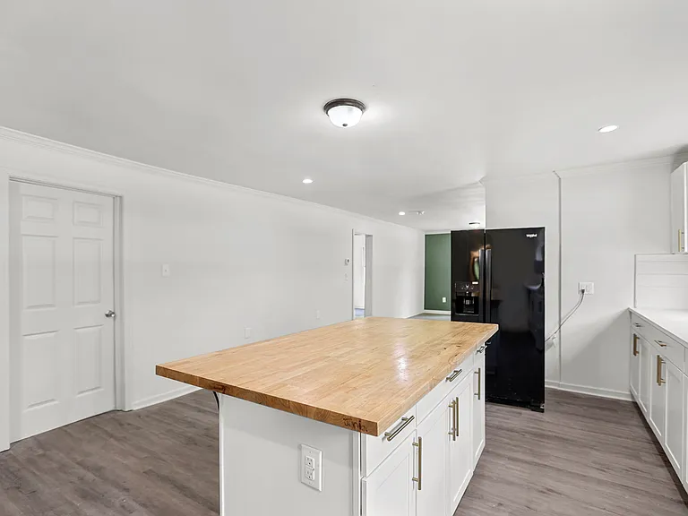 715 Corinth Rd — Photo 8