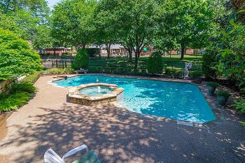 2nd image of 2804 Cottonwood Ln