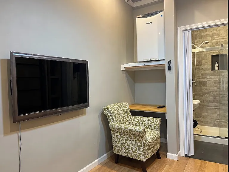 484 Linden St #B — Photo 4