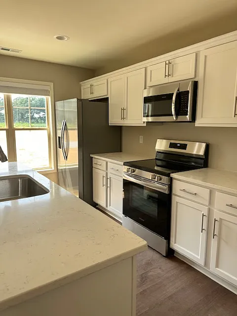 3 bed, $1,650 — Photo 2