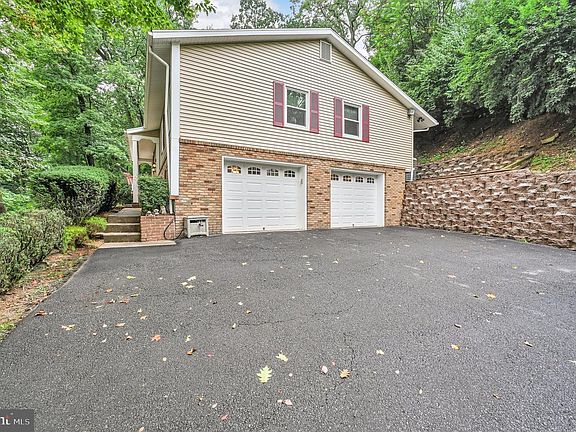 2nd image of 404 Hill Cir