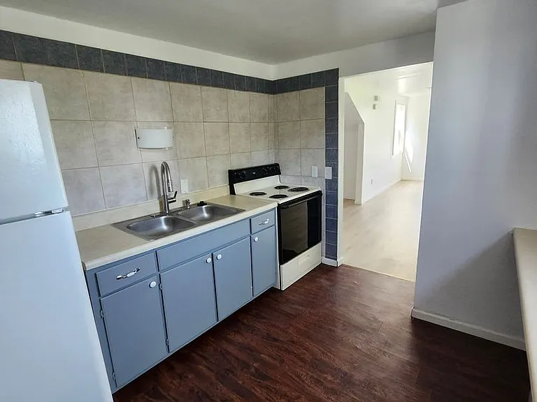 1214 Commercial St — Photo 11