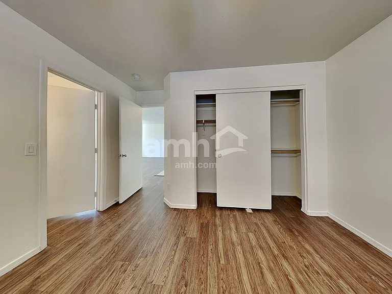 6727 W Desert Ln — Photo 11