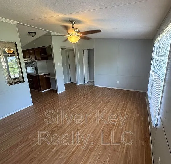 115 Barnett St — Photo 4