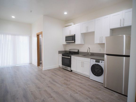 4th image of 419 Palm Ave #103