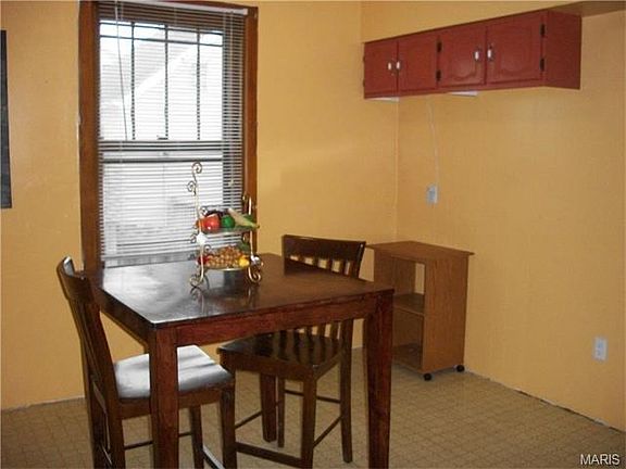 4th image of 621 Bayless Ave