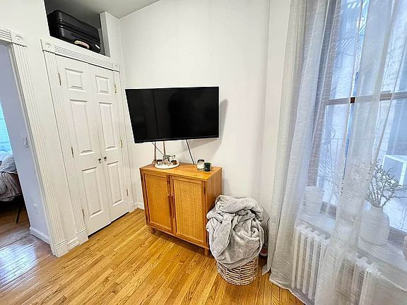 4th image of 99 Mac Dougal St #10