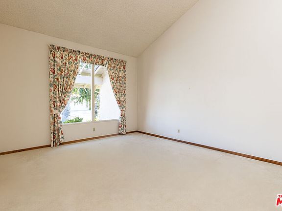 5th image of 1555 Covington Ave