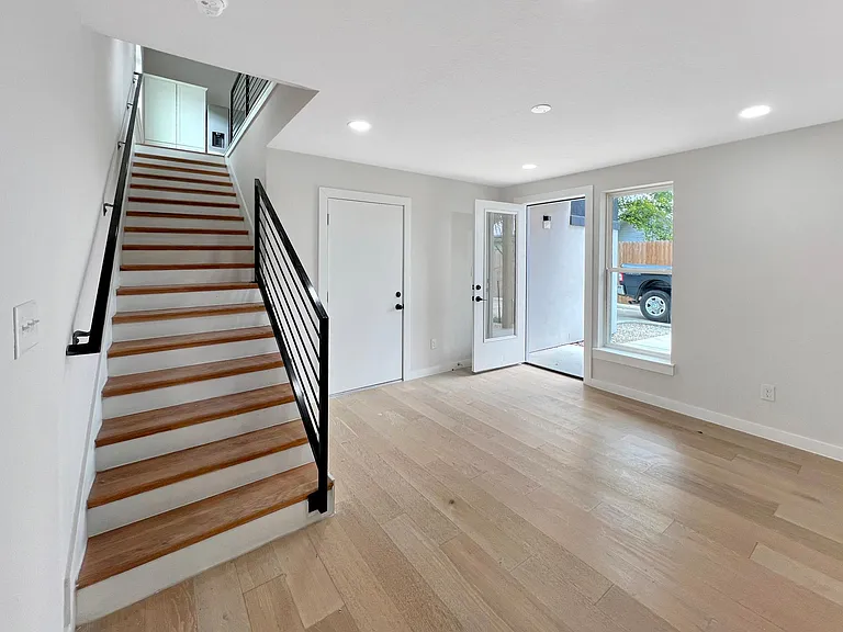 100 Lewis St — Photo 5