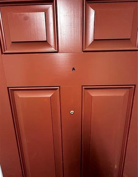 990 Oakland Ave Apt A door_07162025