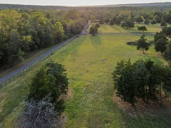 4th image of 1015 Cherry Hill Rd