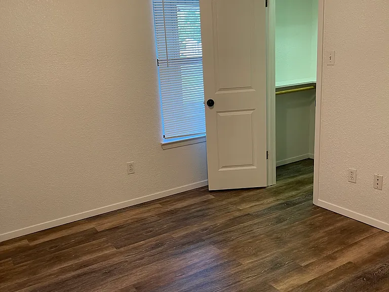 1217 Dirkson St — Photo 14